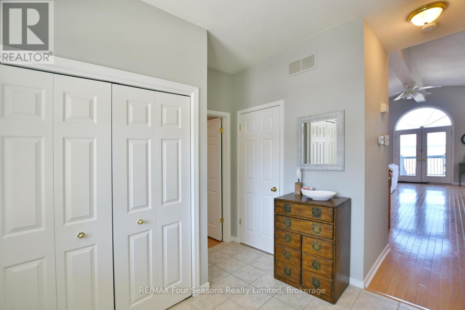 46 William Avenue, Wasaga Beach, Ontario  L9Z 2X3 - Photo 14 - S12323023