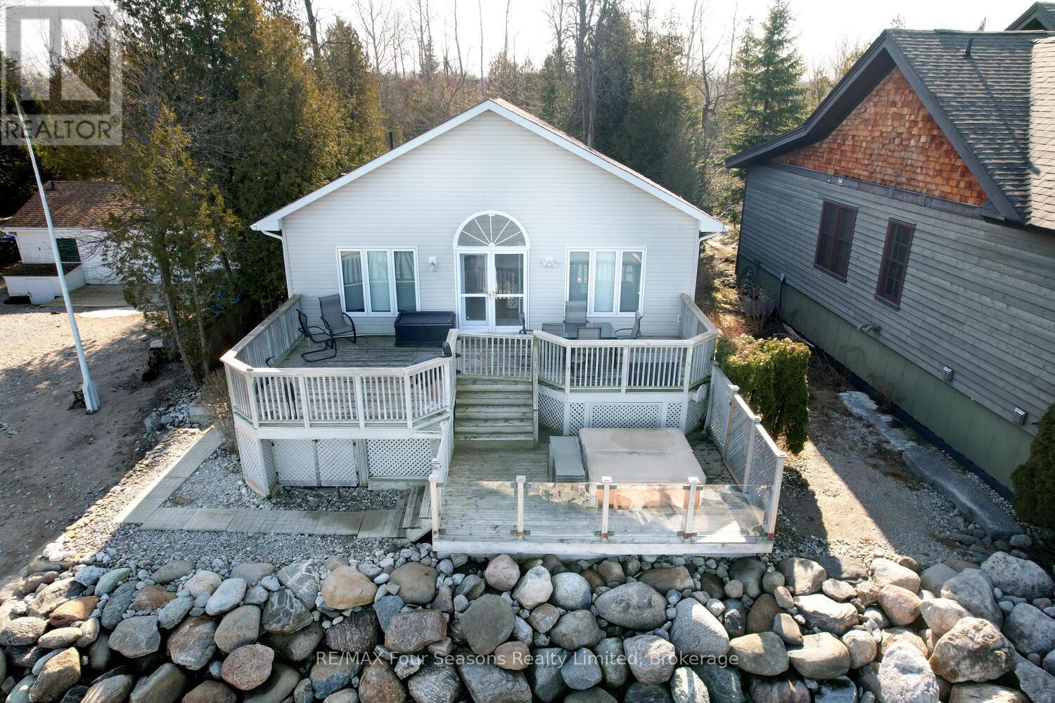 46 William Avenue, Wasaga Beach, Ontario  L9Z 2X3 - Photo 8 - S12323023
