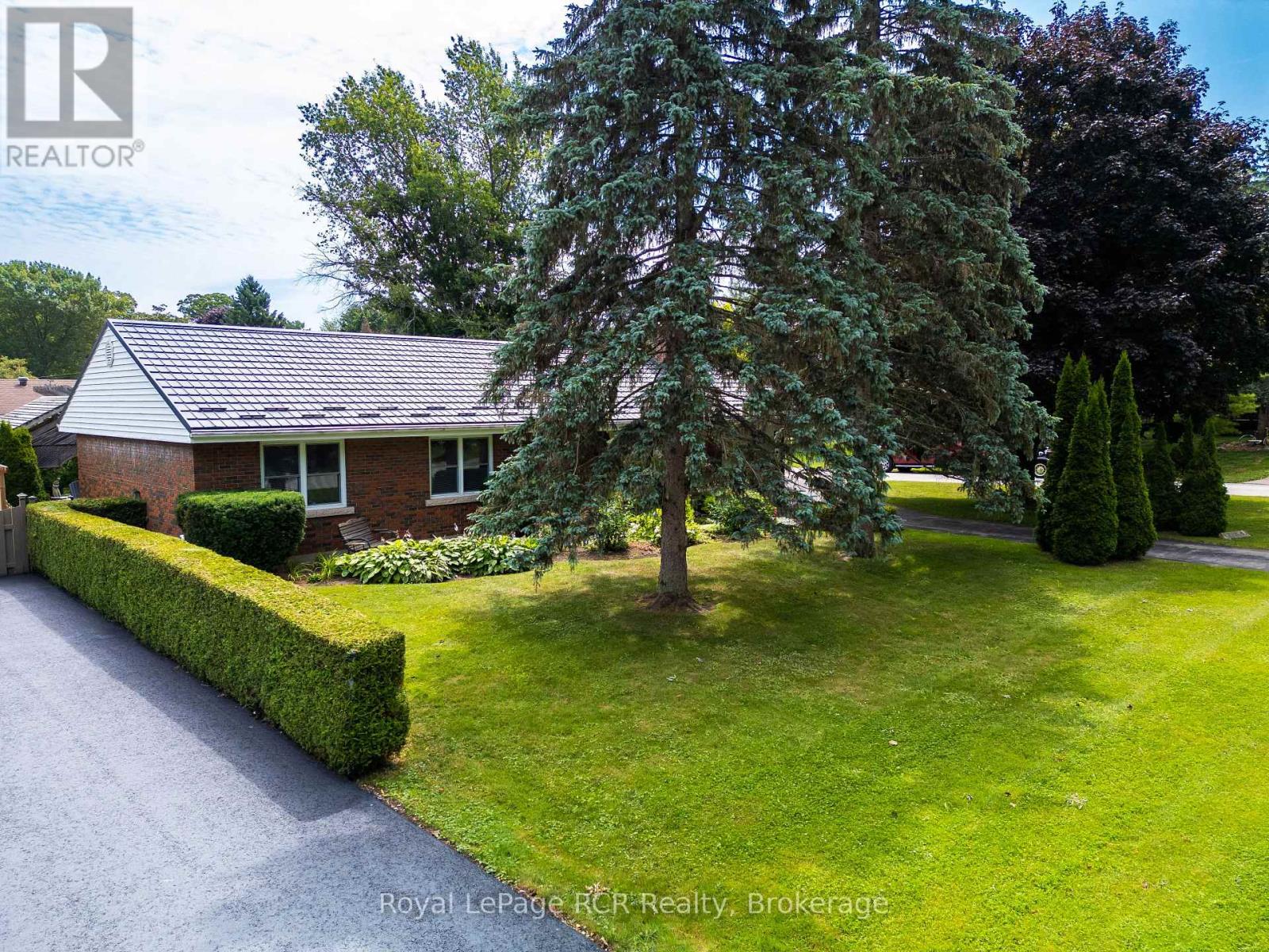 177 3rd Ave Sw, Georgian Bluffs, Ontario  N4K 5T5 - Photo 3 - X12323015