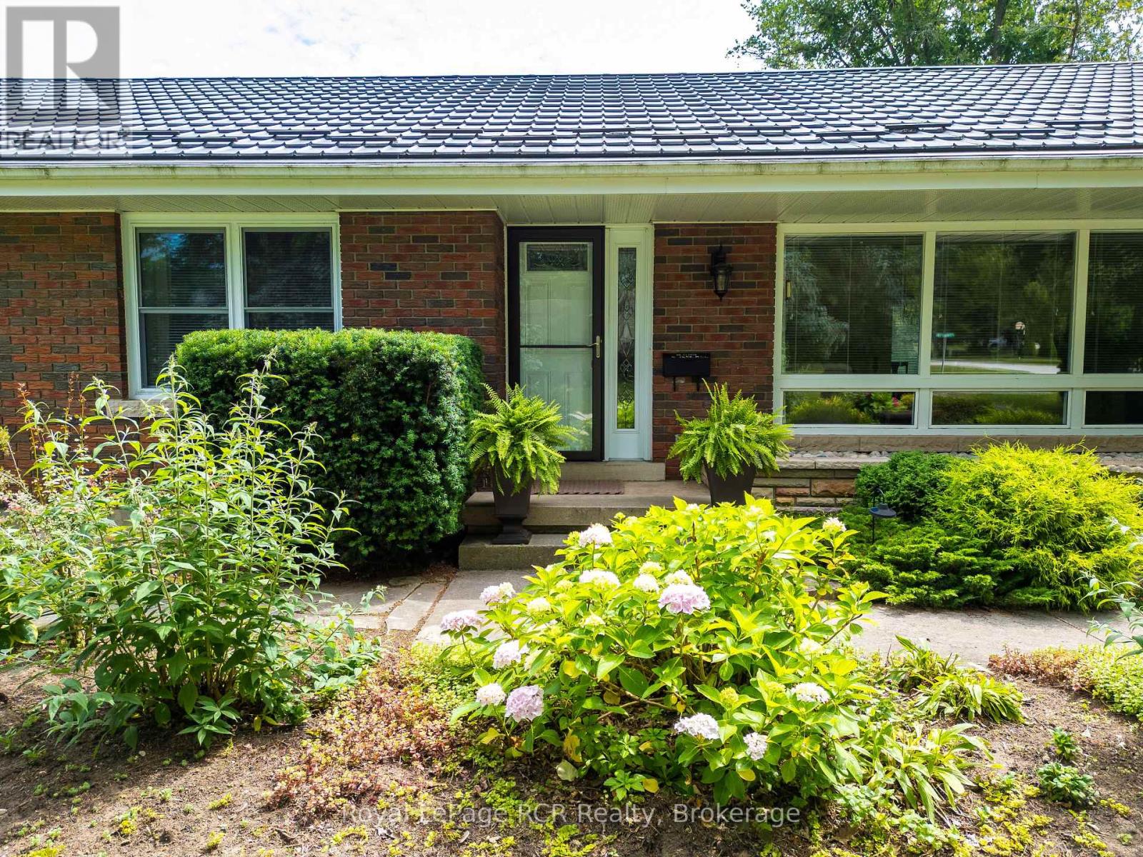 177 3rd Ave Sw, Georgian Bluffs, Ontario  N4K 5T5 - Photo 8 - X12323015