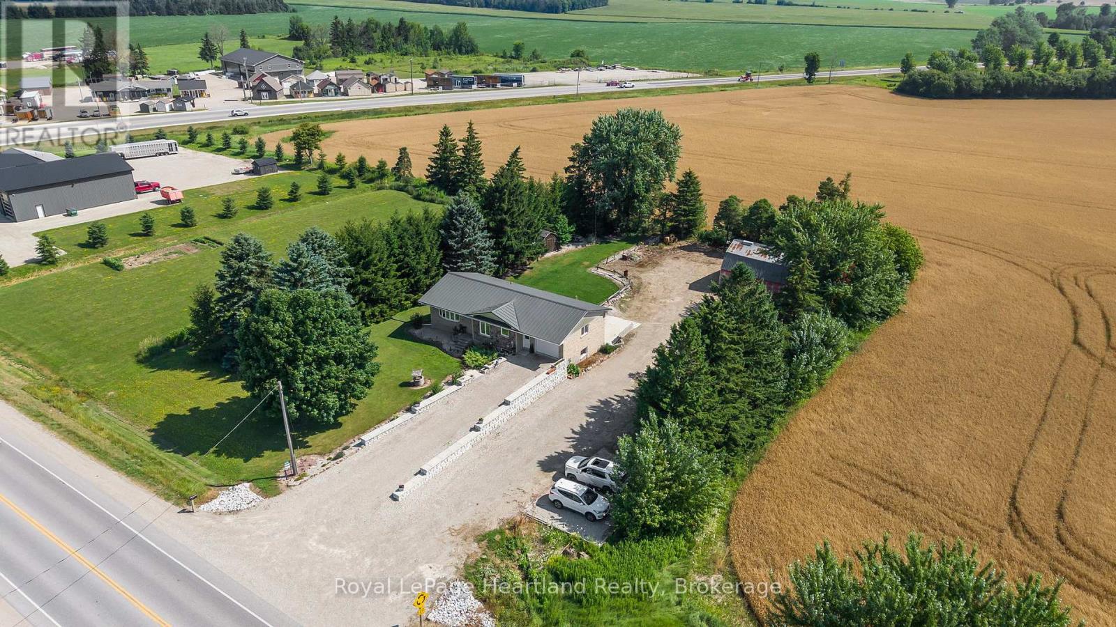 8715 WELLINGTON RD 7 ROAD, Mapleton, Ontario