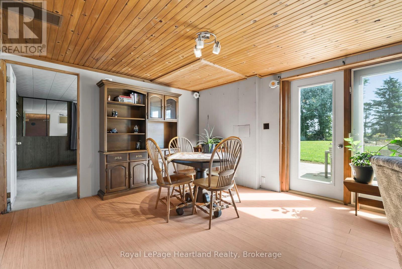 8715 Wellington Rd 7 Road, Mapleton, Ontario  N0G 2P0 - Photo 22 - X12323052