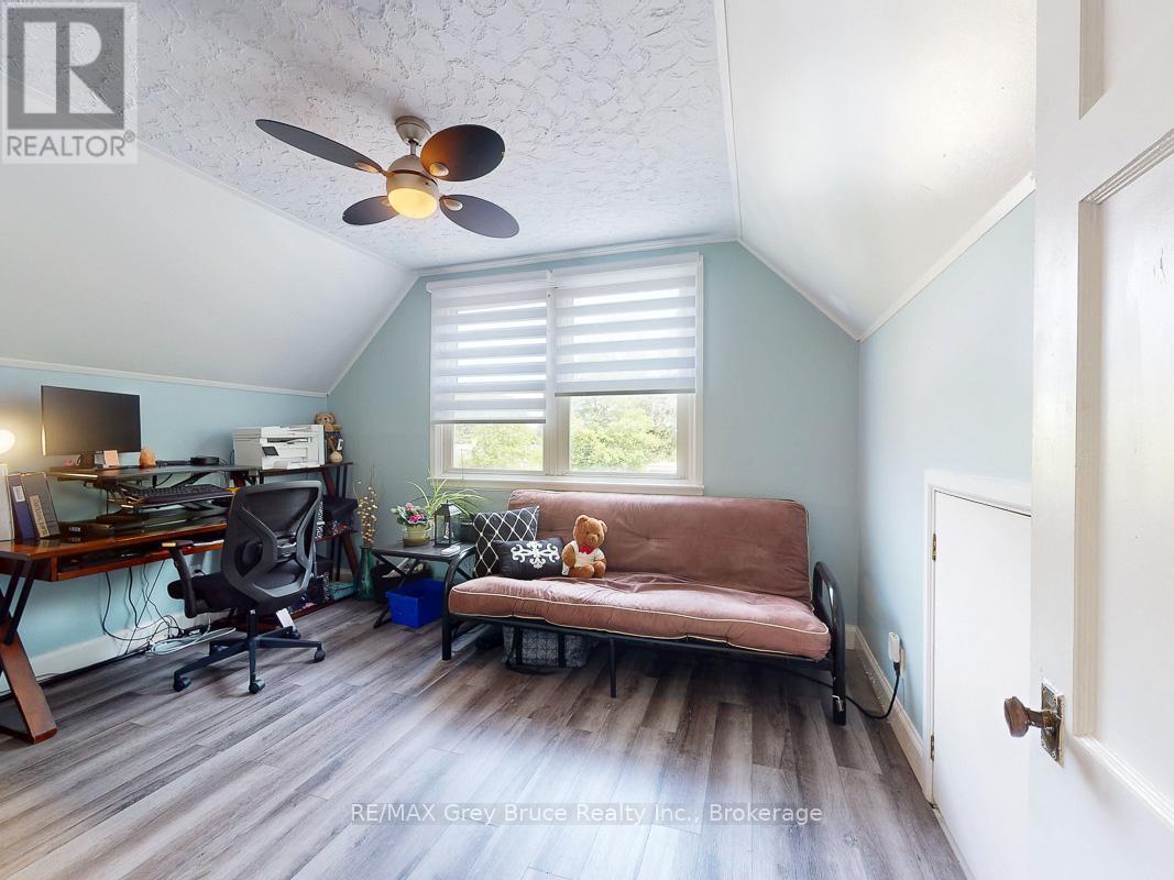 864 16th Street W, Georgian Bluffs, Ontario  N4K 6V5 - Photo 24 - X12323263