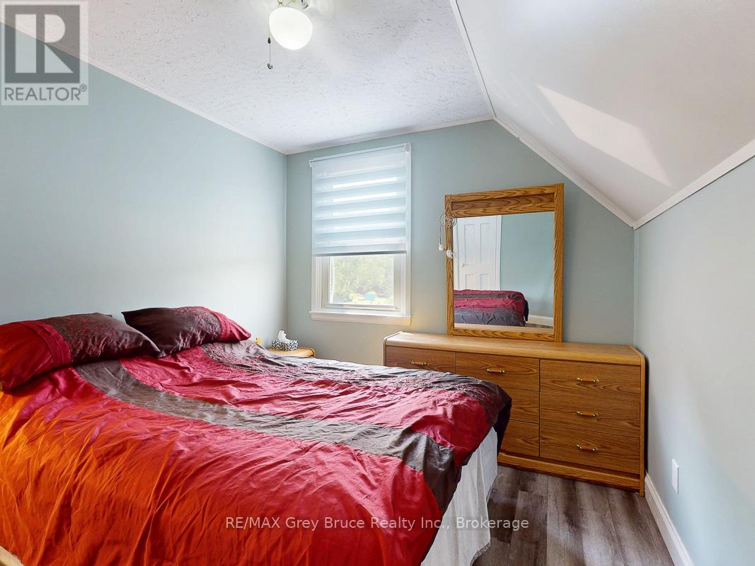 864 16th Street W, Georgian Bluffs, Ontario  N4K 6V5 - Photo 28 - X12323263