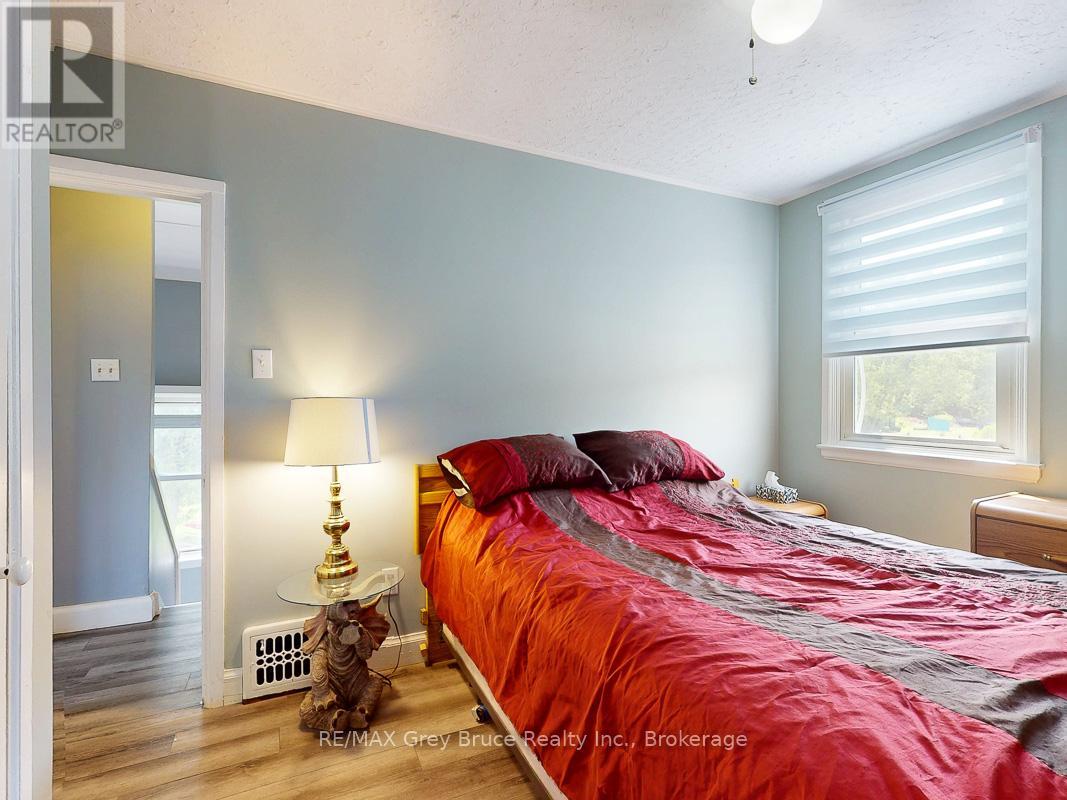 864 16th Street W, Georgian Bluffs, Ontario  N4K 6V5 - Photo 29 - X12323263