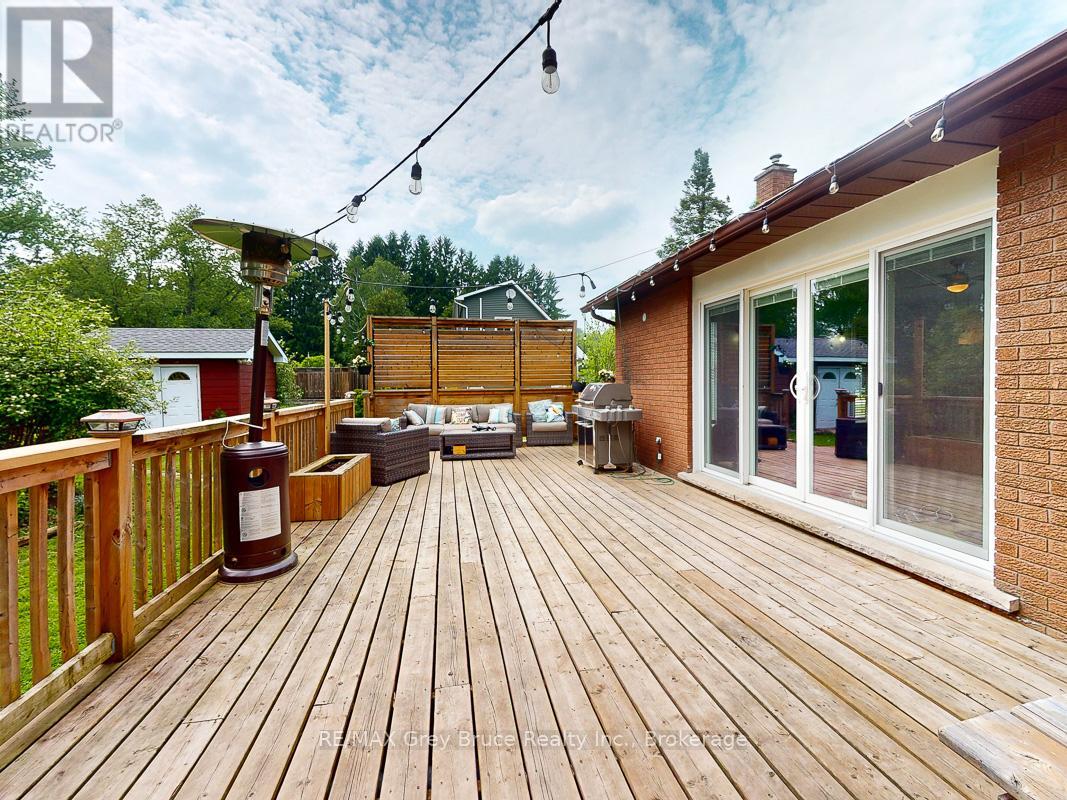 864 16th Street W, Georgian Bluffs, Ontario  N4K 6V5 - Photo 38 - X12323263