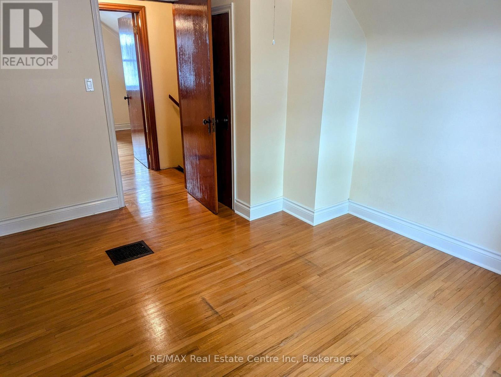55 Wilson Avenue, Norfolk, Ontario  N4B 1B7 - Photo 7 - X12323299
