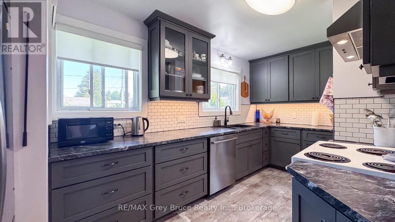 785 4th Street E, Owen Sound, Ontario  N4K 1B5 - Photo 14 - X12324340