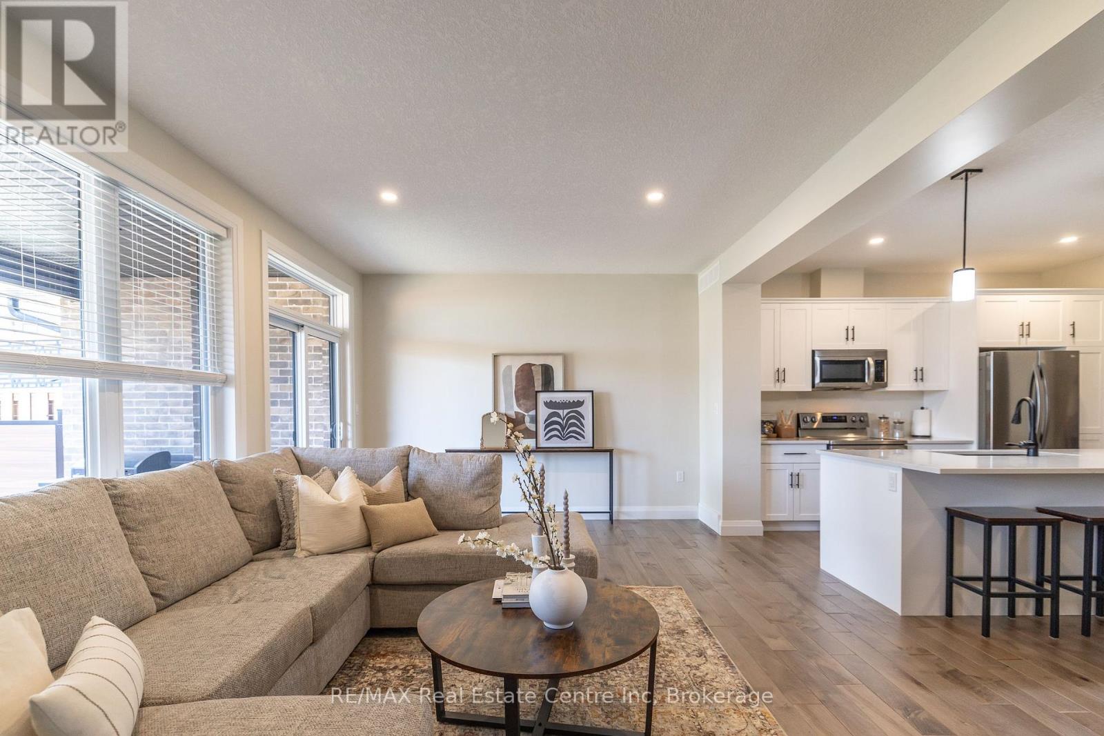 69 Rea Drive, Centre Wellington, Ontario  N1M 0H5 - Photo 4 - X12324359