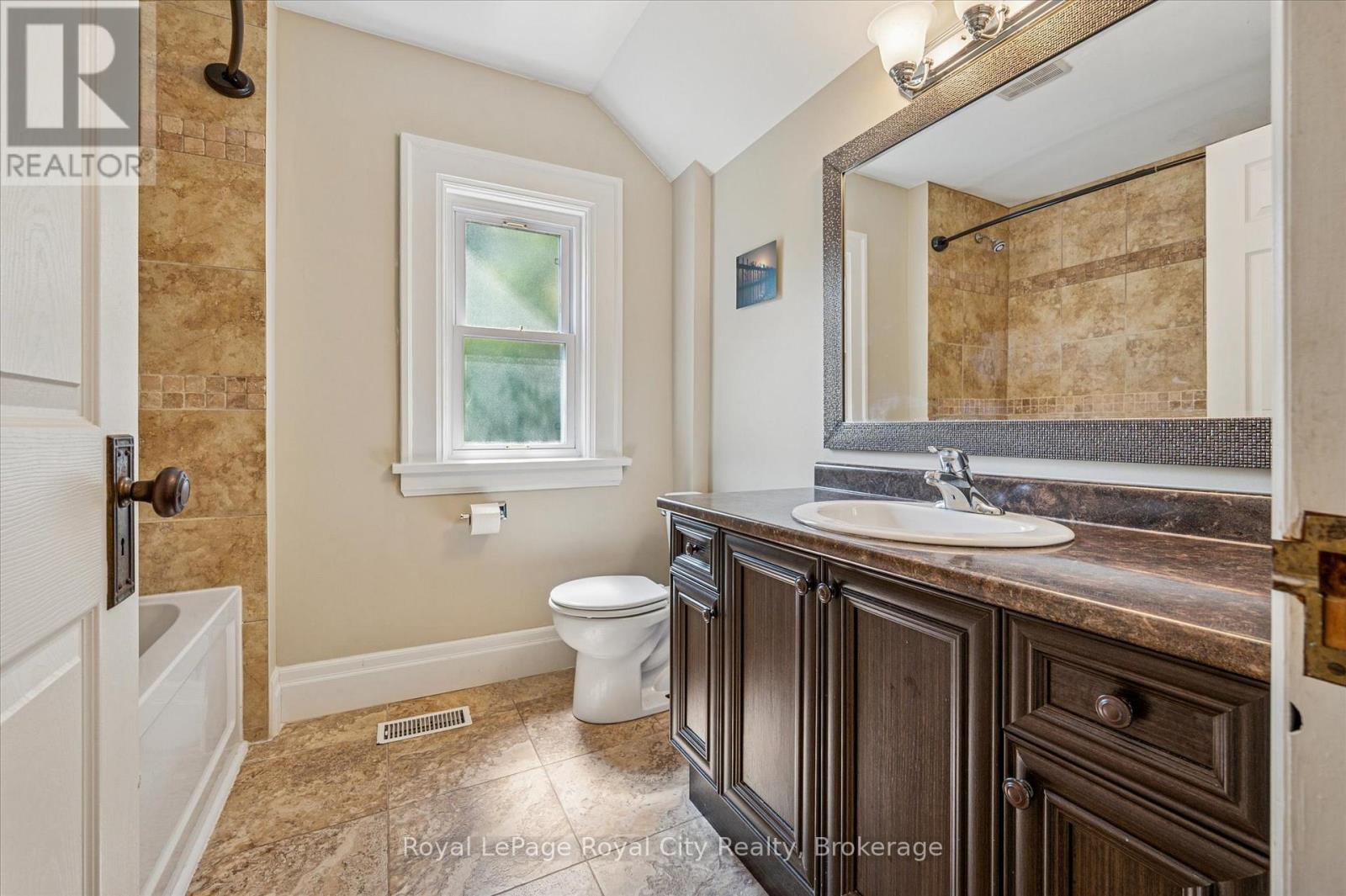 33 Mary Street, Guelph, Ontario  N1G 2A6 - Photo 24 - X12324563
