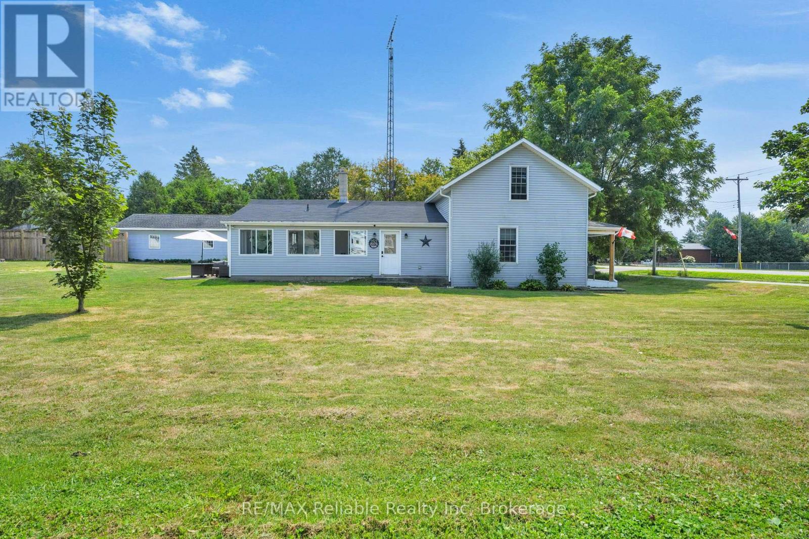 252 Kings Road, Central Huron, Ontario  N0M 2H0 - Photo 4 - X12324747