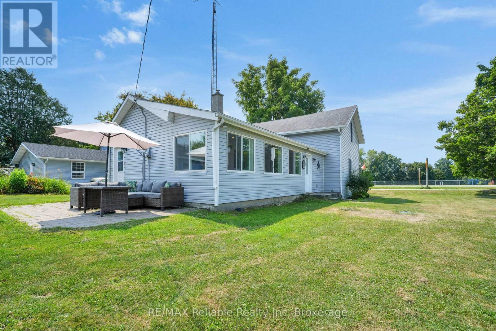 252 Kings Road, Central Huron, Ontario  N0M 2H0 - Photo 5 - X12324747
