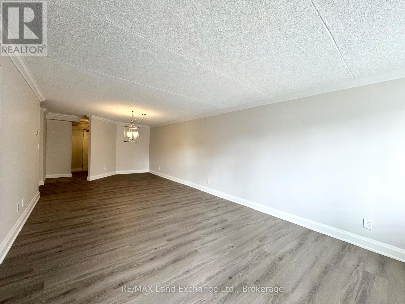 101 - 101-536 11th Avenue, Hanover, Ontario  N4N 2S4 - Photo 7 - X12325030