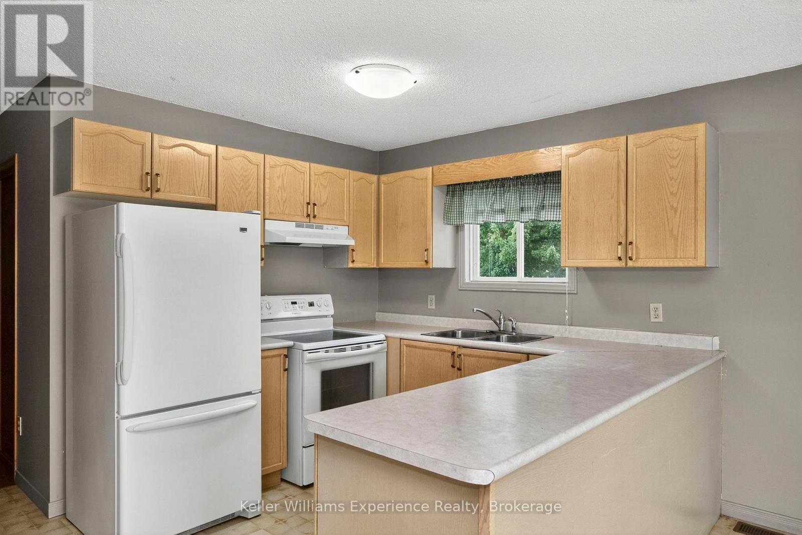 4 Cardinal Lane, Tiny, Ontario  L0L 2T0 - Photo 4 - S12325296