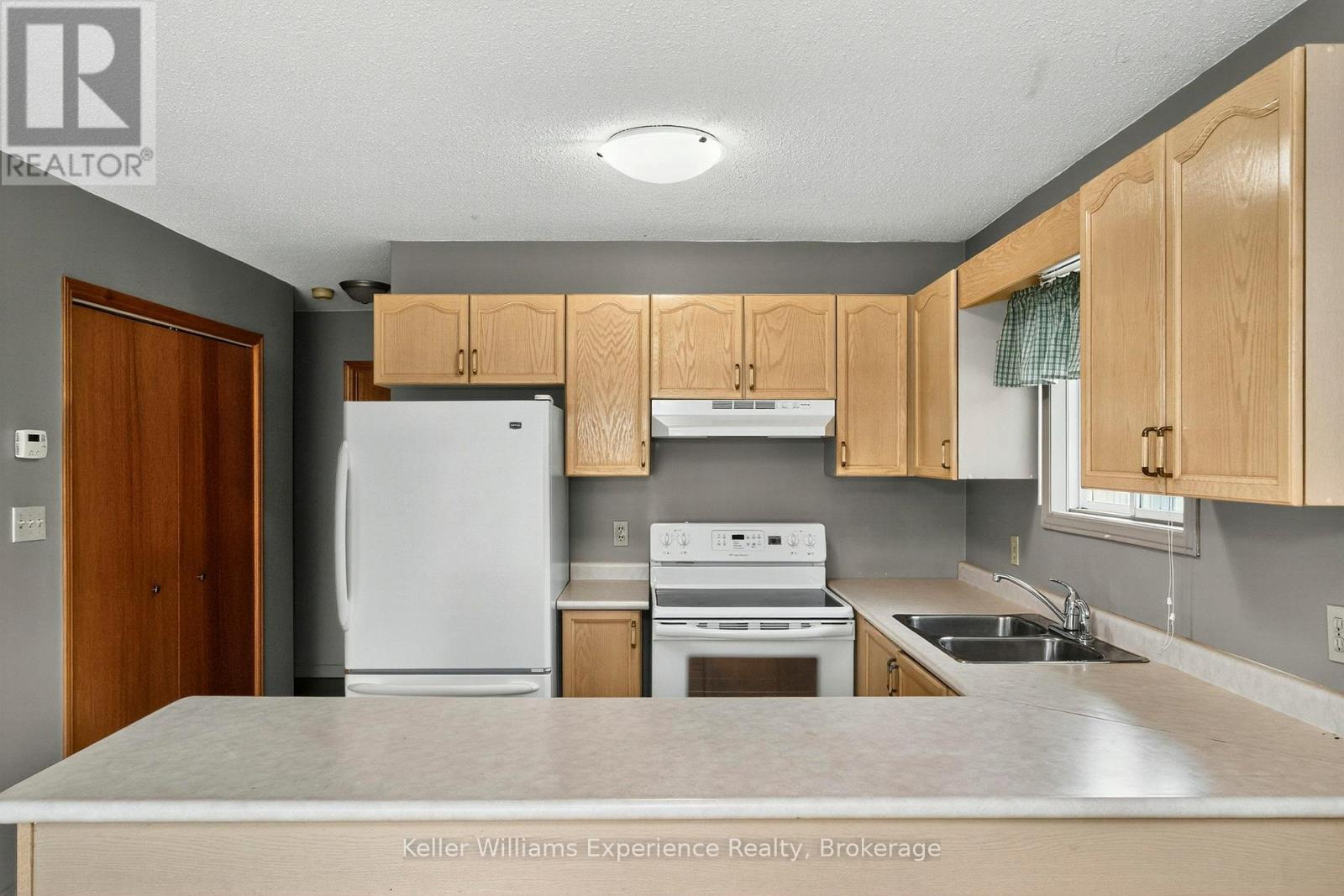 4 Cardinal Lane, Tiny, Ontario  L0L 2T0 - Photo 5 - S12325296