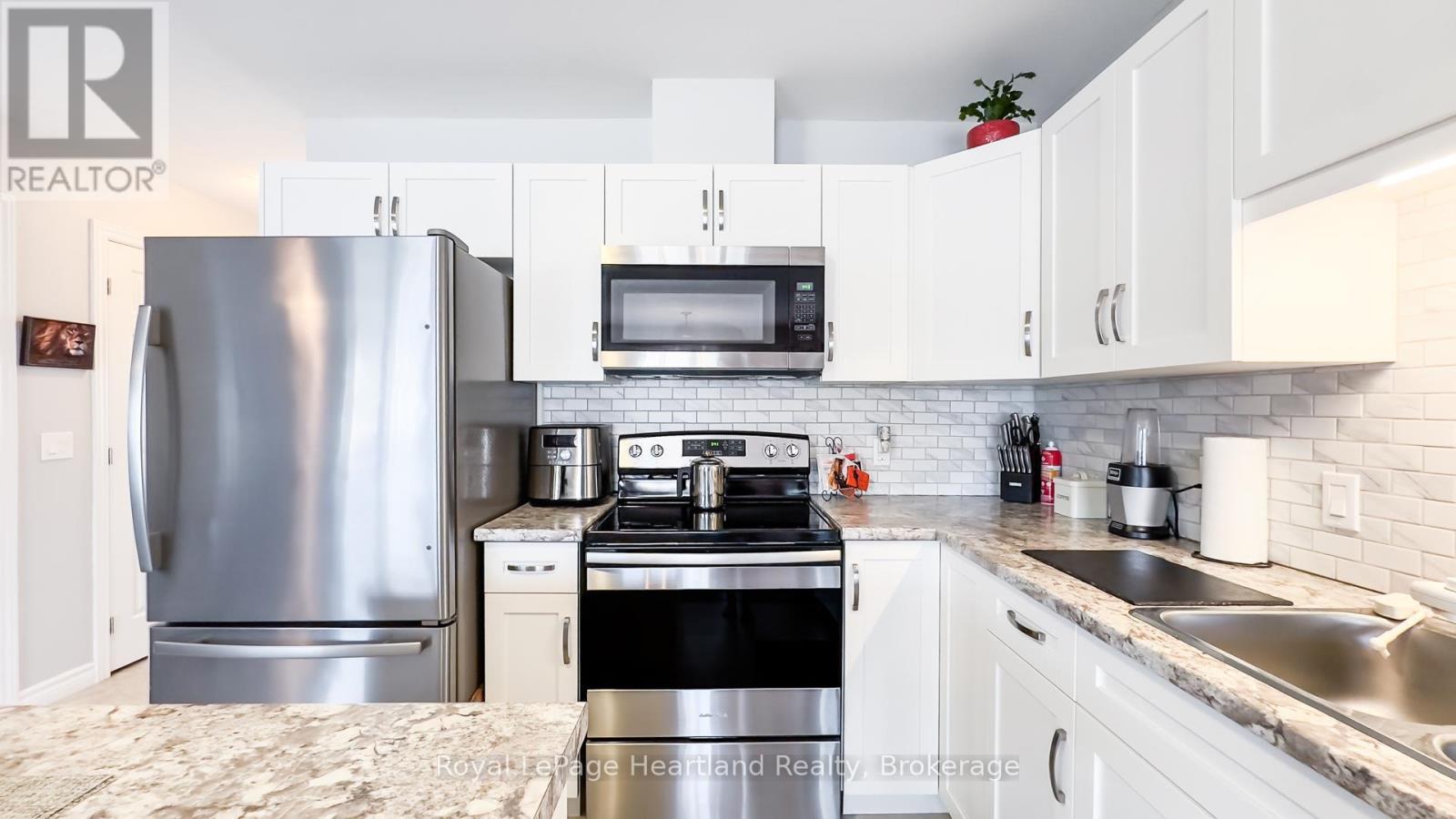 94 Lake Breeze Drive, Ashfield-Colborne-Wawanosh, Ontario  N7A 0B9 - Photo 15 - X12325498