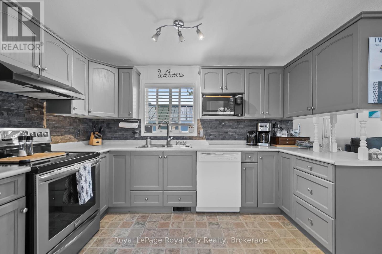 6 Water Street, Puslinch, Ontario  N1H 6H9 - Photo 10 - X12325592