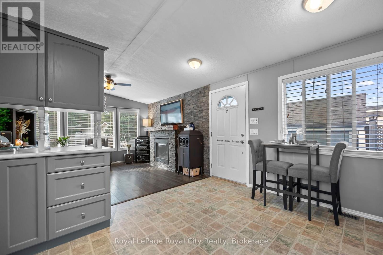 6 Water Street, Puslinch, Ontario  N1H 6H9 - Photo 11 - X12325592