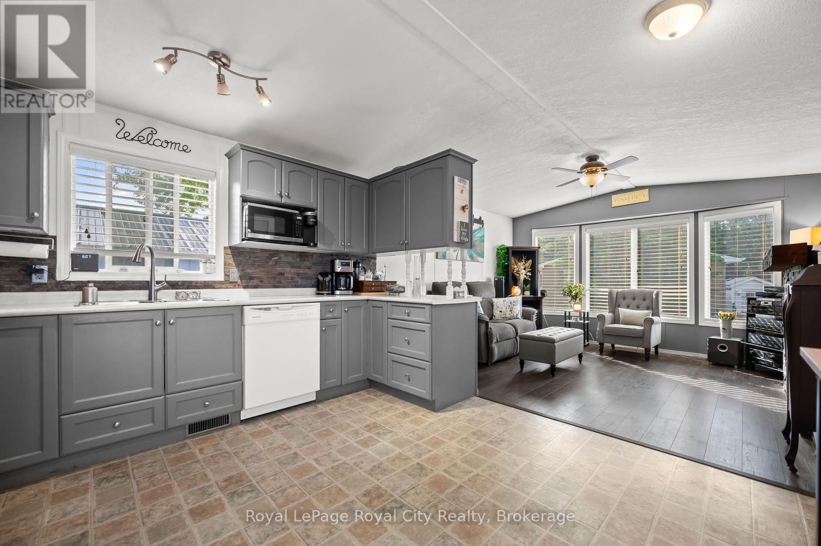 6 Water Street, Puslinch, Ontario  N1H 6H9 - Photo 12 - X12325592