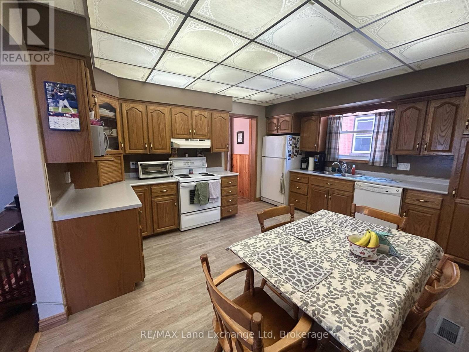 327 Frances Street, North Huron, Ontario  N0G 2W0 - Photo 13 - X12325765