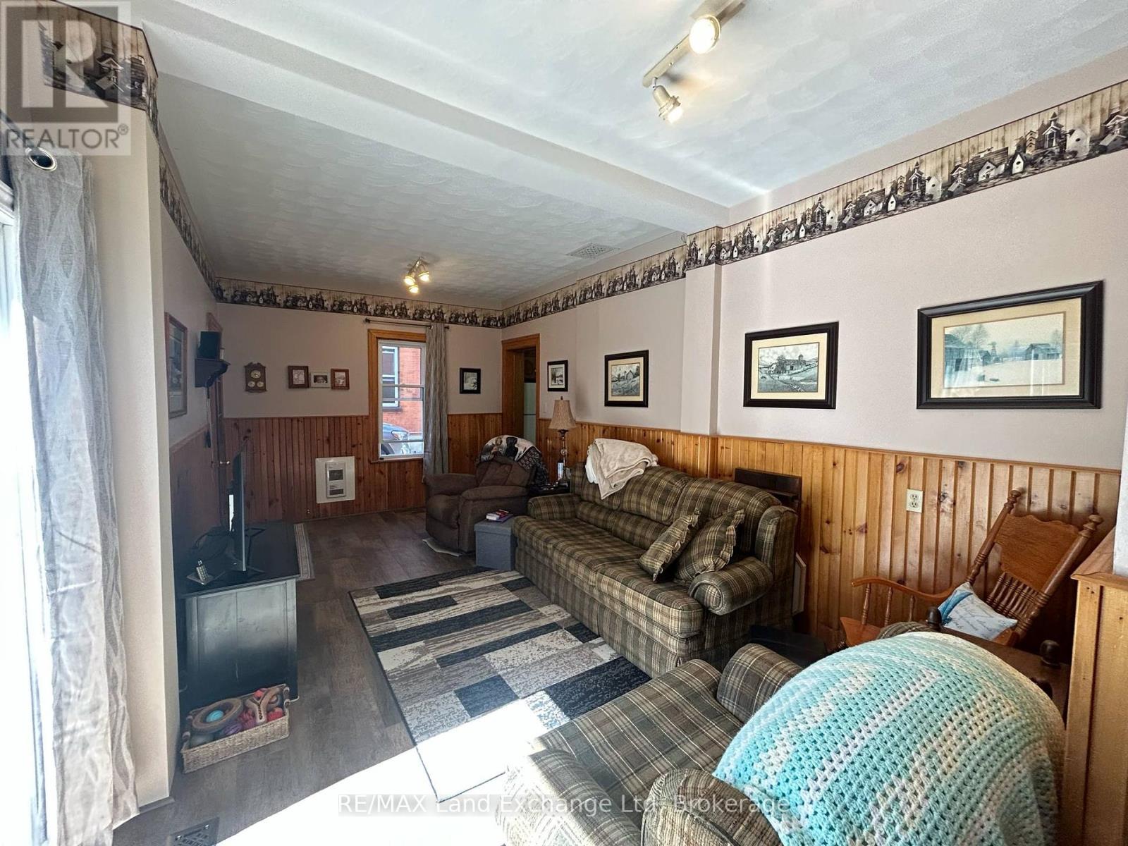 327 Frances Street, North Huron, Ontario  N0G 2W0 - Photo 17 - X12325765