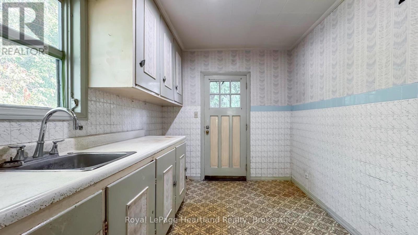 157 Dunlop Street, Central Huron, Ontario  N0M 1L0 - Photo 18 - X12326192