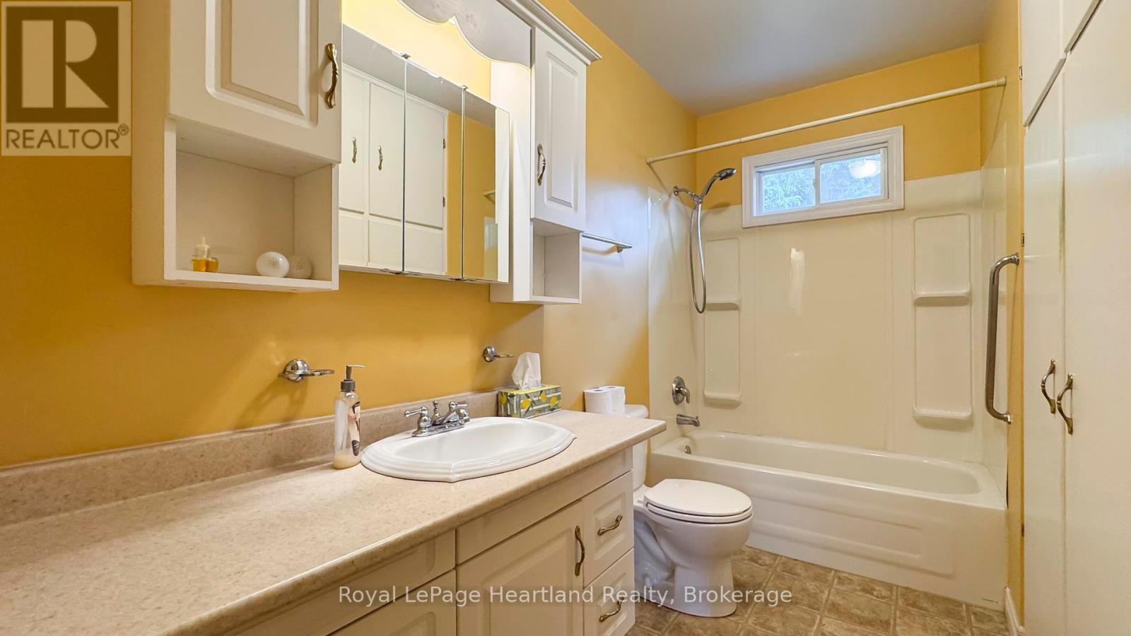 157 Dunlop Street, Central Huron, Ontario  N0M 1L0 - Photo 24 - X12326192