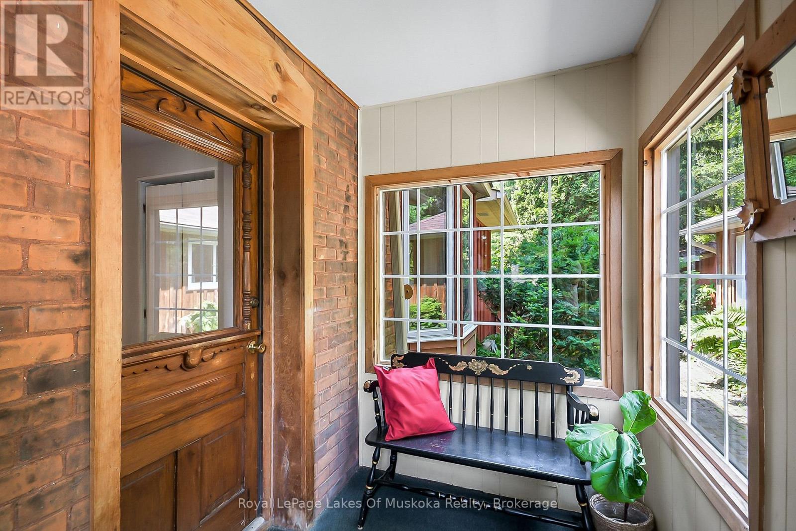98 Muskoka Road, Bracebridge, Ontario  P1L 1H4 - Photo 13 - X12326588