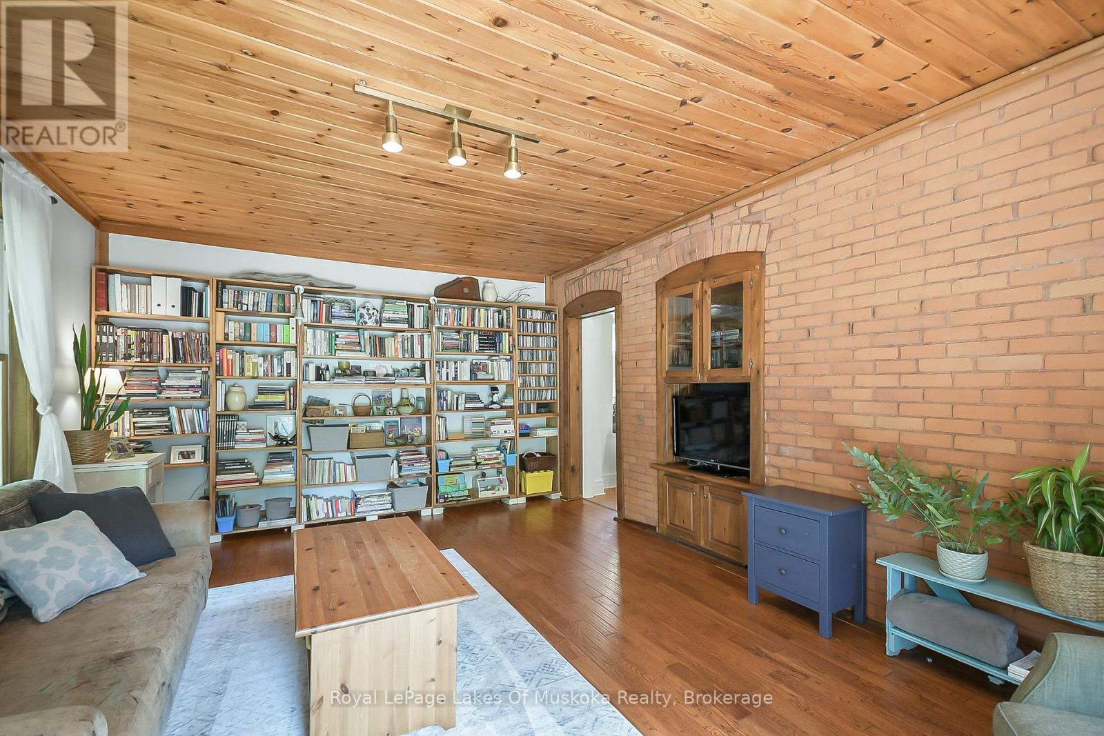 98 Muskoka Road, Bracebridge, Ontario  P1L 1H4 - Photo 27 - X12326588