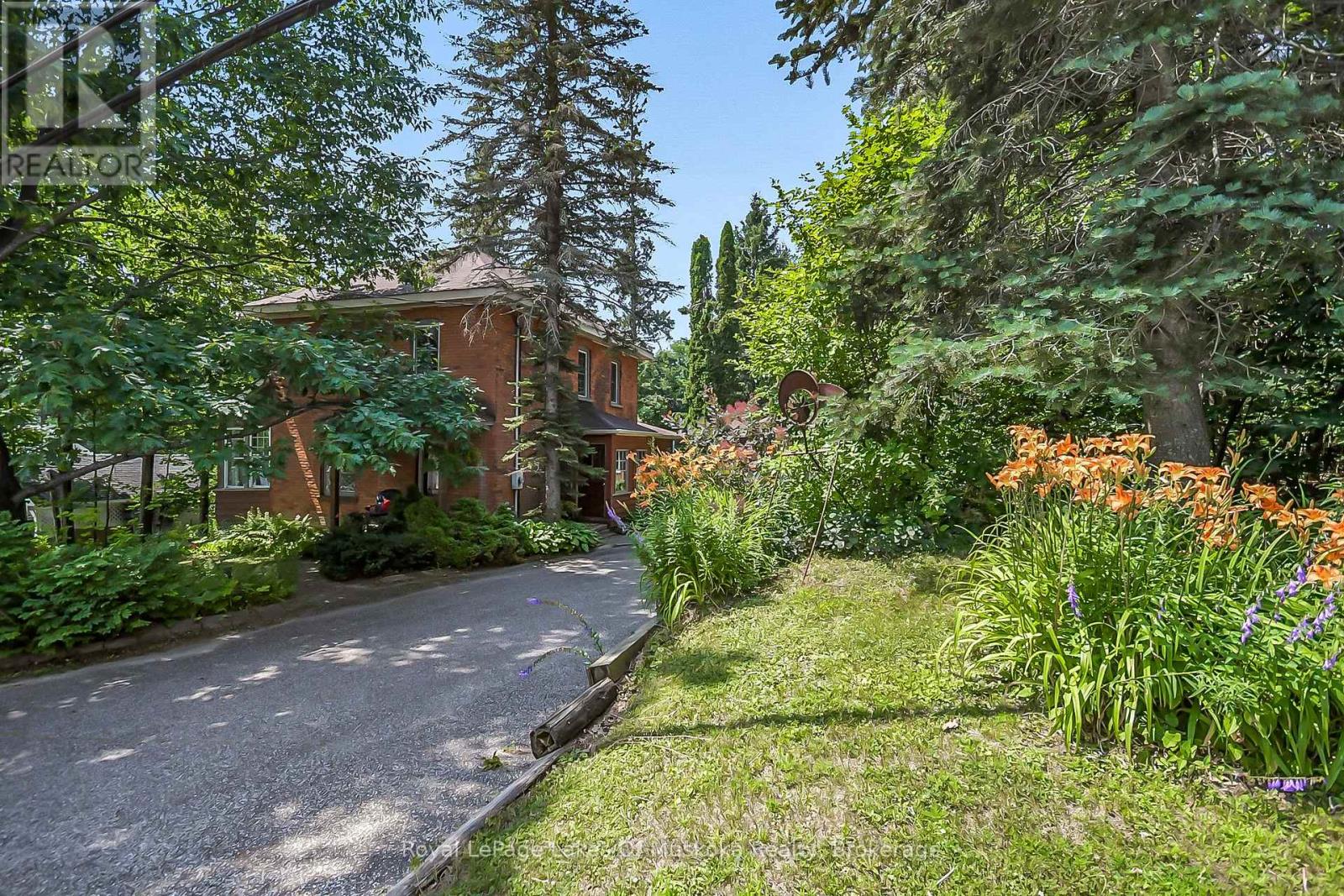 98 Muskoka Road, Bracebridge, Ontario  P1L 1H4 - Photo 4 - X12326588