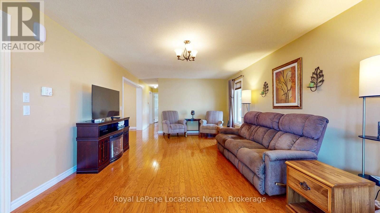 20 Illinois Crescent, Wasaga Beach, Ontario  L9Z 3A8 - Photo 6 - S12326743