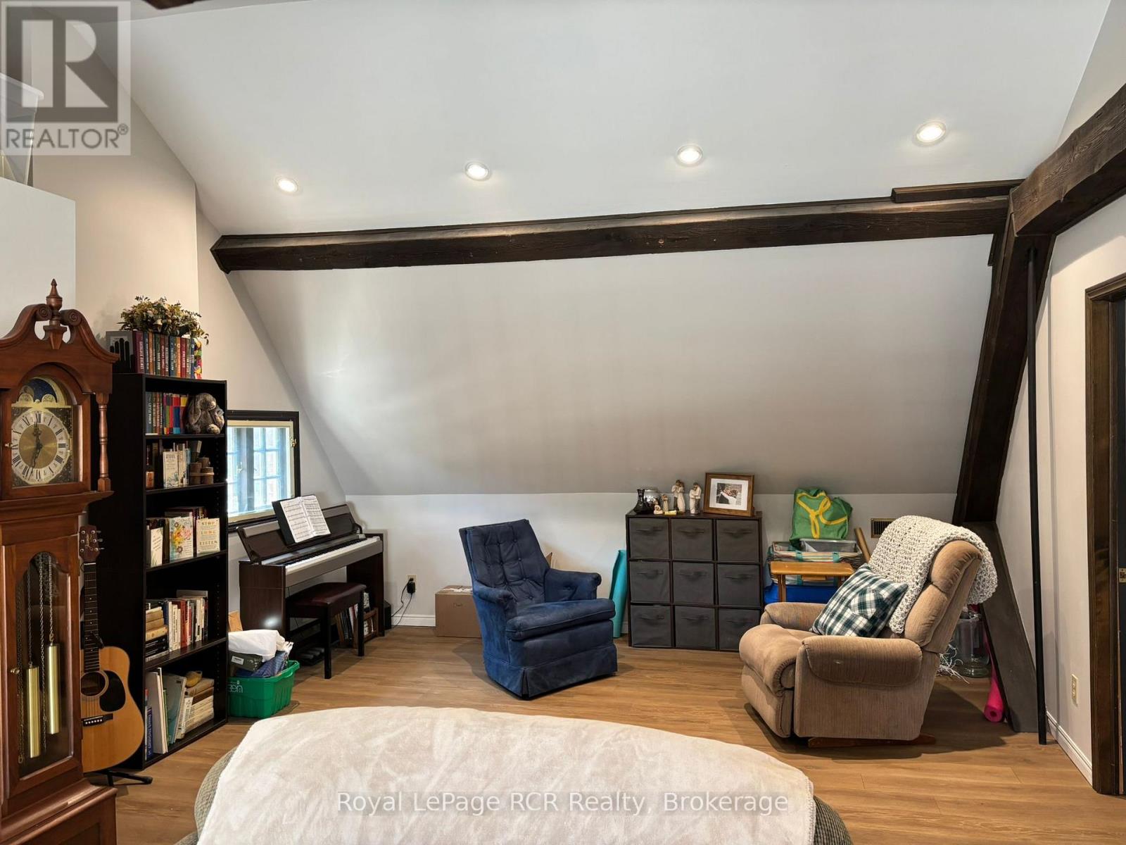 249 10th Street W, Owen Sound, Ontario  N4K 3R2 - Photo 4 - X12326824