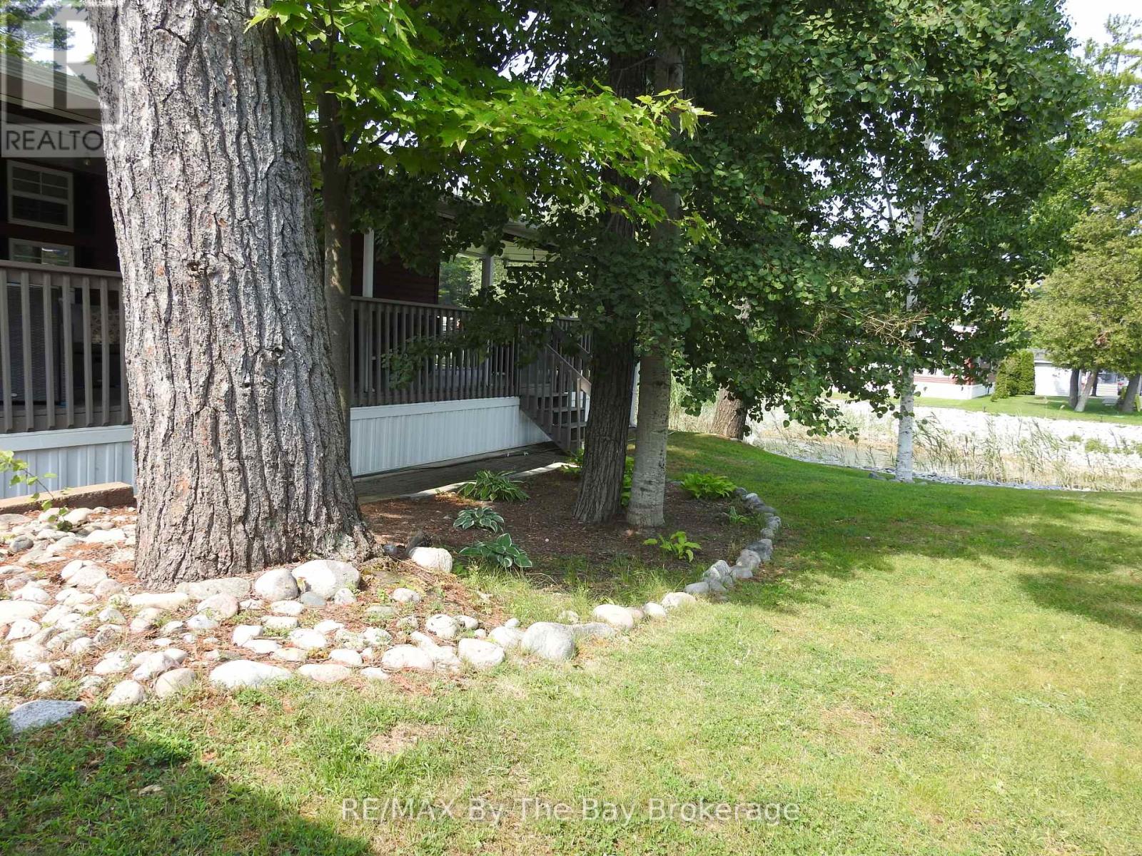 10 Chipewa Trail, Wasaga Beach, Ontario  L9Z 1X7 - Photo 3 - S12327134