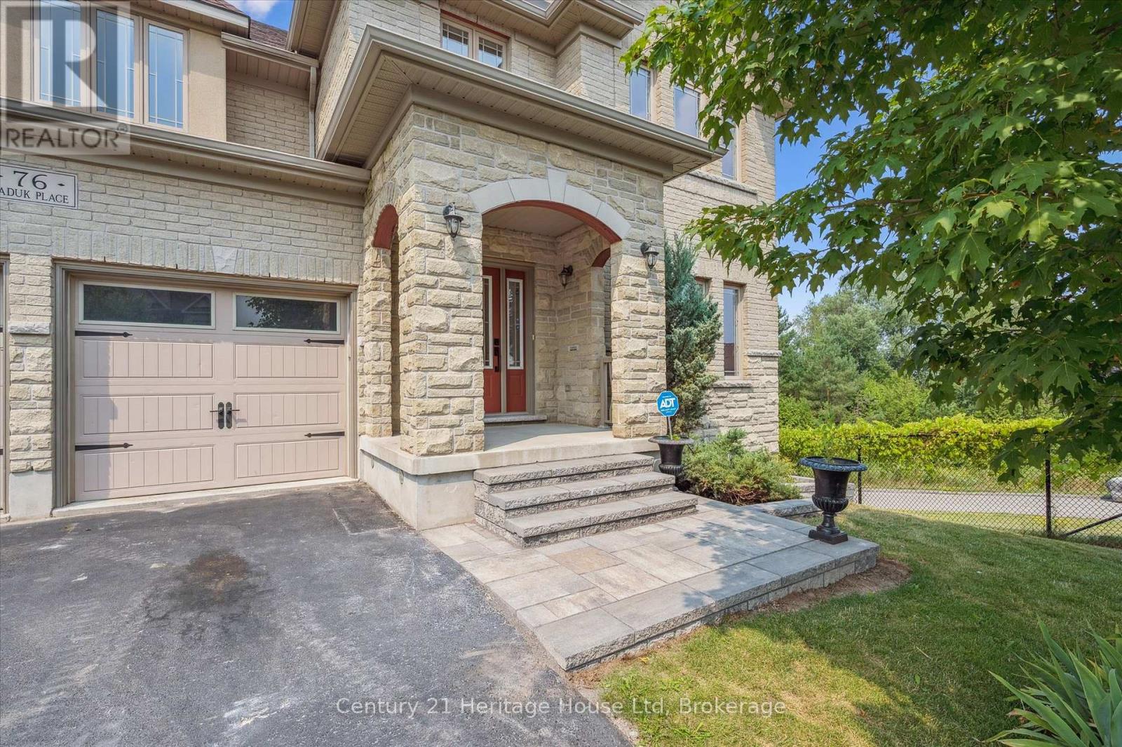 76 Zaduk Place, Guelph, Ontario  N1G 0C4 - Photo 2 - X12327117