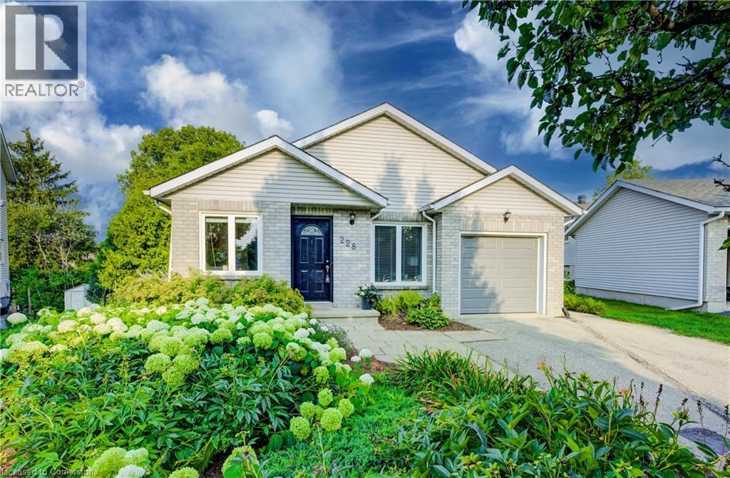 228 HALDANE Court, Waterloo, Ontario