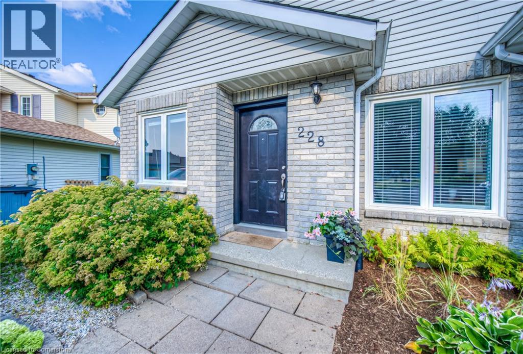 228 Haldane Court, Waterloo, Ontario  N2T 1T7 - Photo 5 - 40756621
