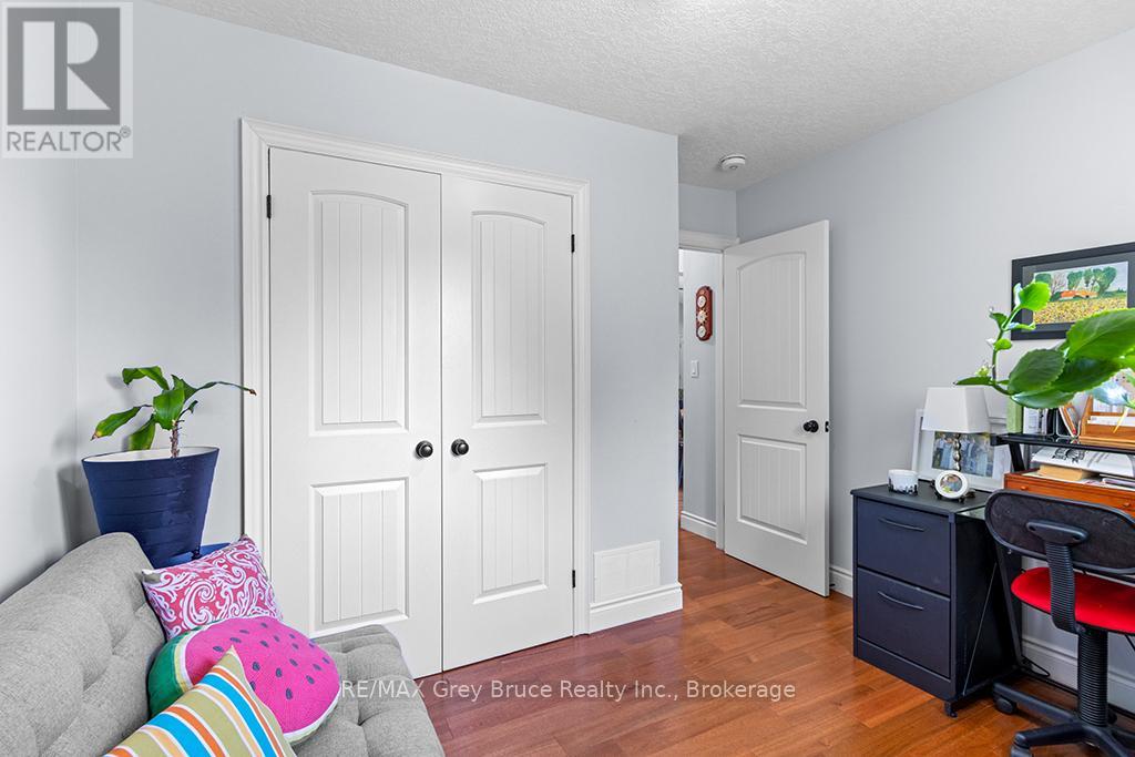 6 Beechwood Drive, South Bruce Peninsula, Ontario  N0H 2T0 - Photo 33 - X12327309