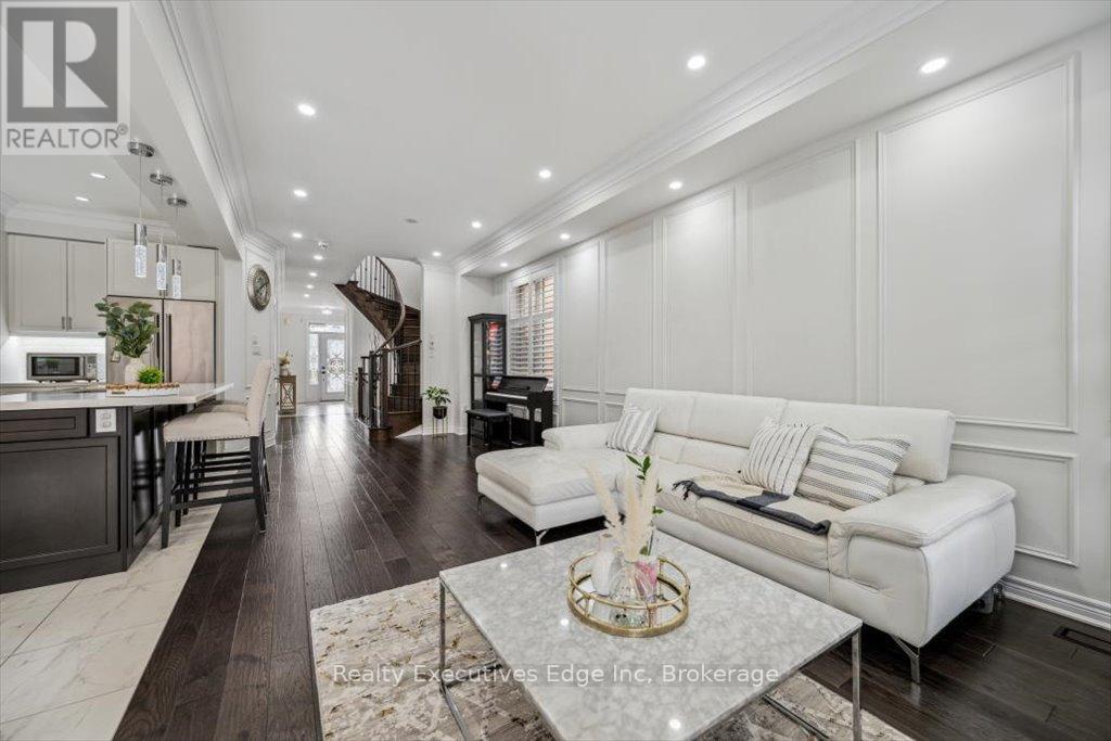 31 Rainforest Lane, Halton Hills, Ontario  L7G 0L8 - Photo 15 - W12327462