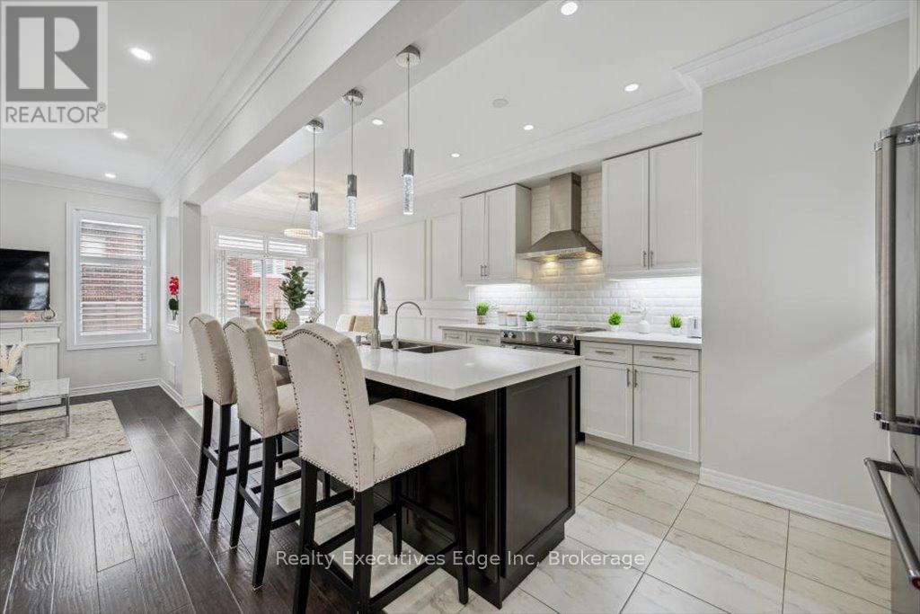 31 Rainforest Lane, Halton Hills, Ontario  L7G 0L8 - Photo 7 - W12327462