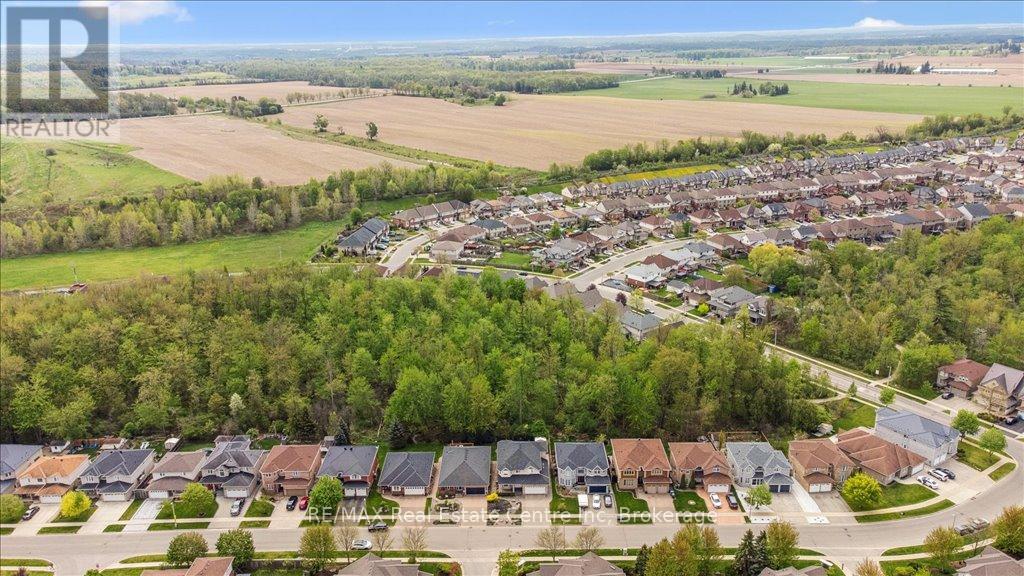 758 Willow Road, Guelph, Ontario  N1K 1Z2 - Photo 4 - X12327346