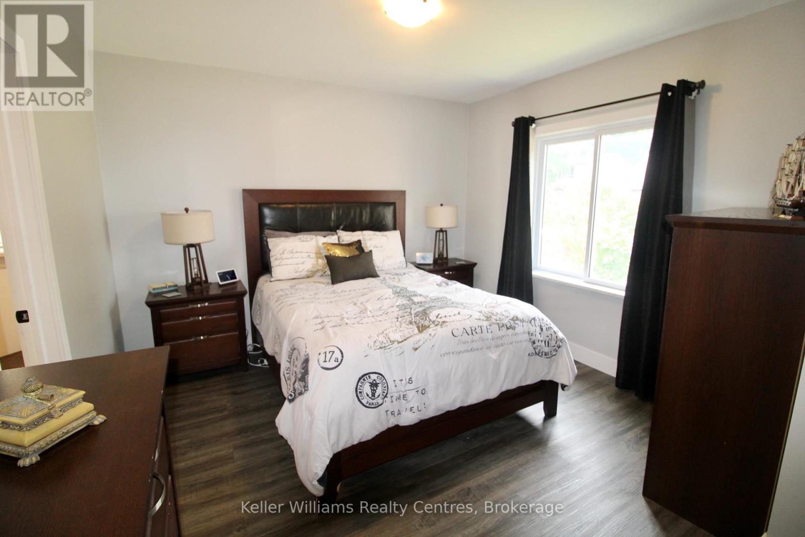 445 13th Street, Hanover, Ontario  N4N 1Y2 - Photo 11 - X12328059
