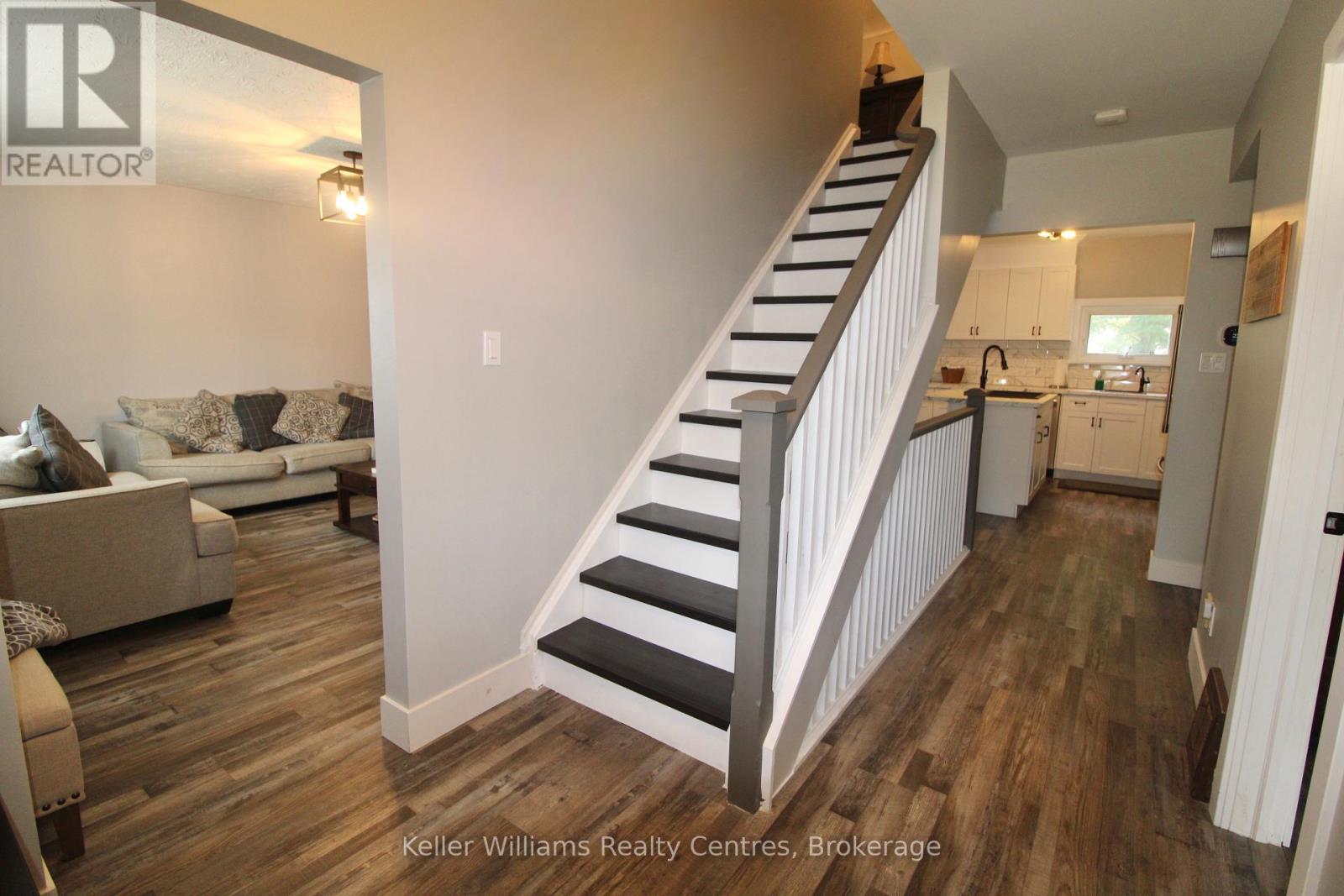 445 13th Street, Hanover, Ontario  N4N 1Y2 - Photo 3 - X12328059