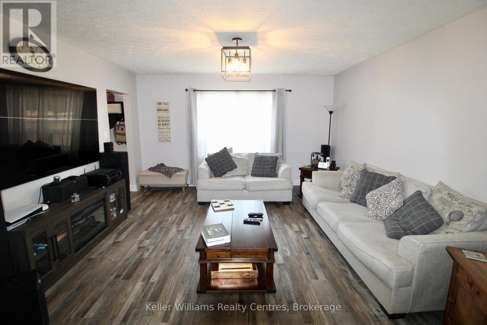 445 13th Street, Hanover, Ontario  N4N 1Y2 - Photo 5 - X12328059