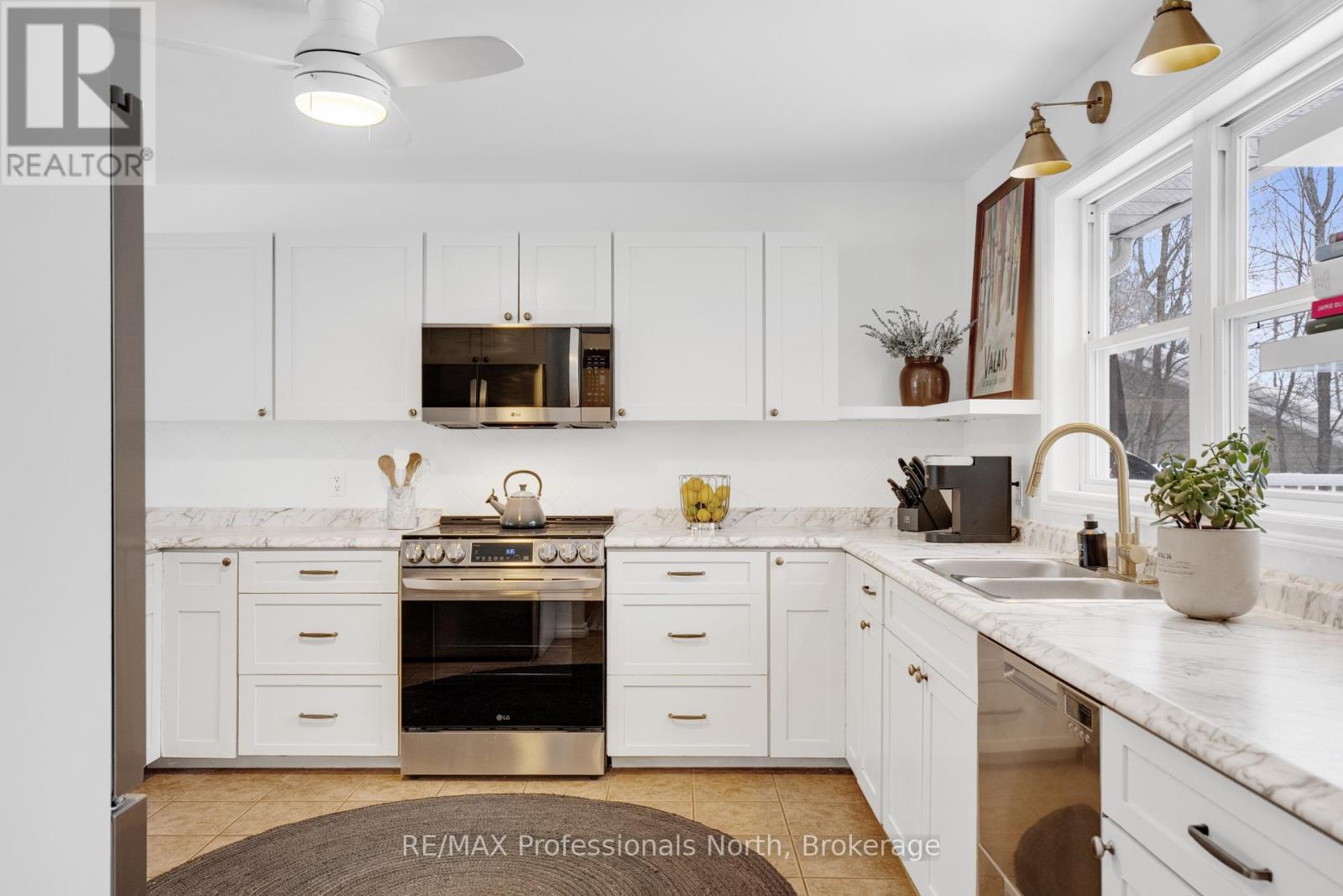 47 Farmcrest Avenue, Dysart Et Al, Ontario  K0M 1S0 - Photo 15 - X12328121