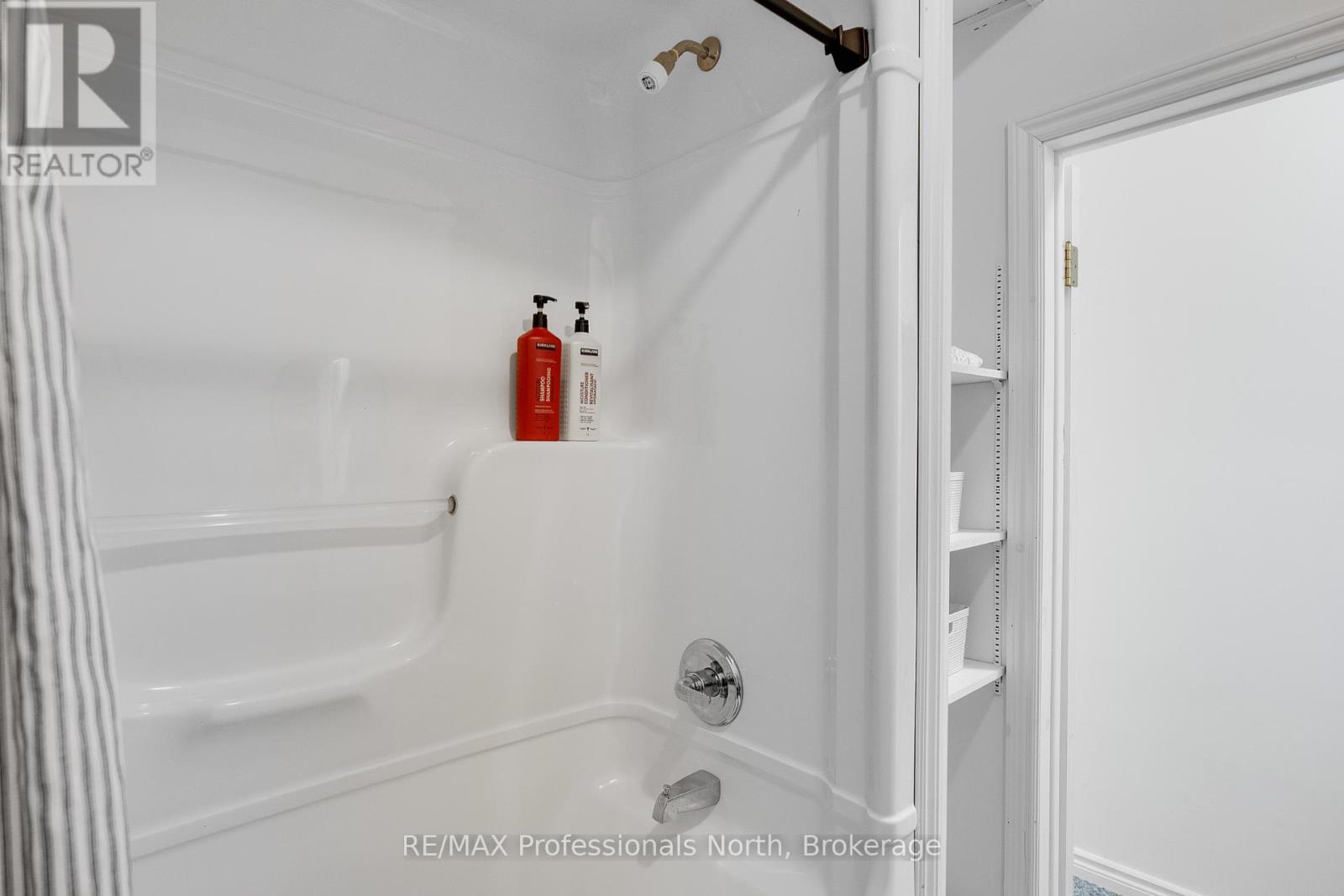 47 Farmcrest Avenue, Dysart Et Al, Ontario  K0M 1S0 - Photo 39 - X12328121