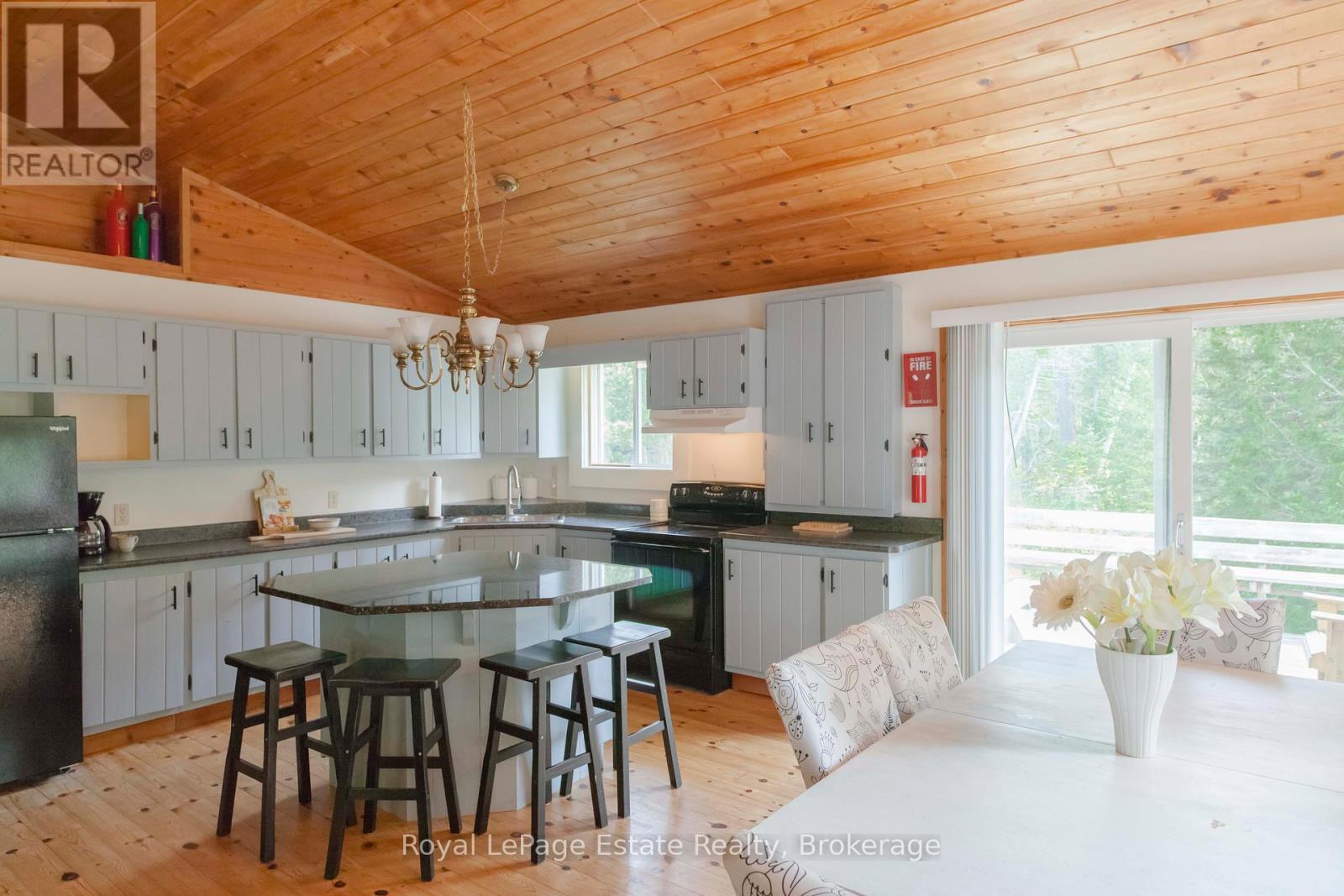 503 Bruce Avenue, South Bruce Peninsula, Ontario  N0H 2G0 - Photo 24 - X12328418