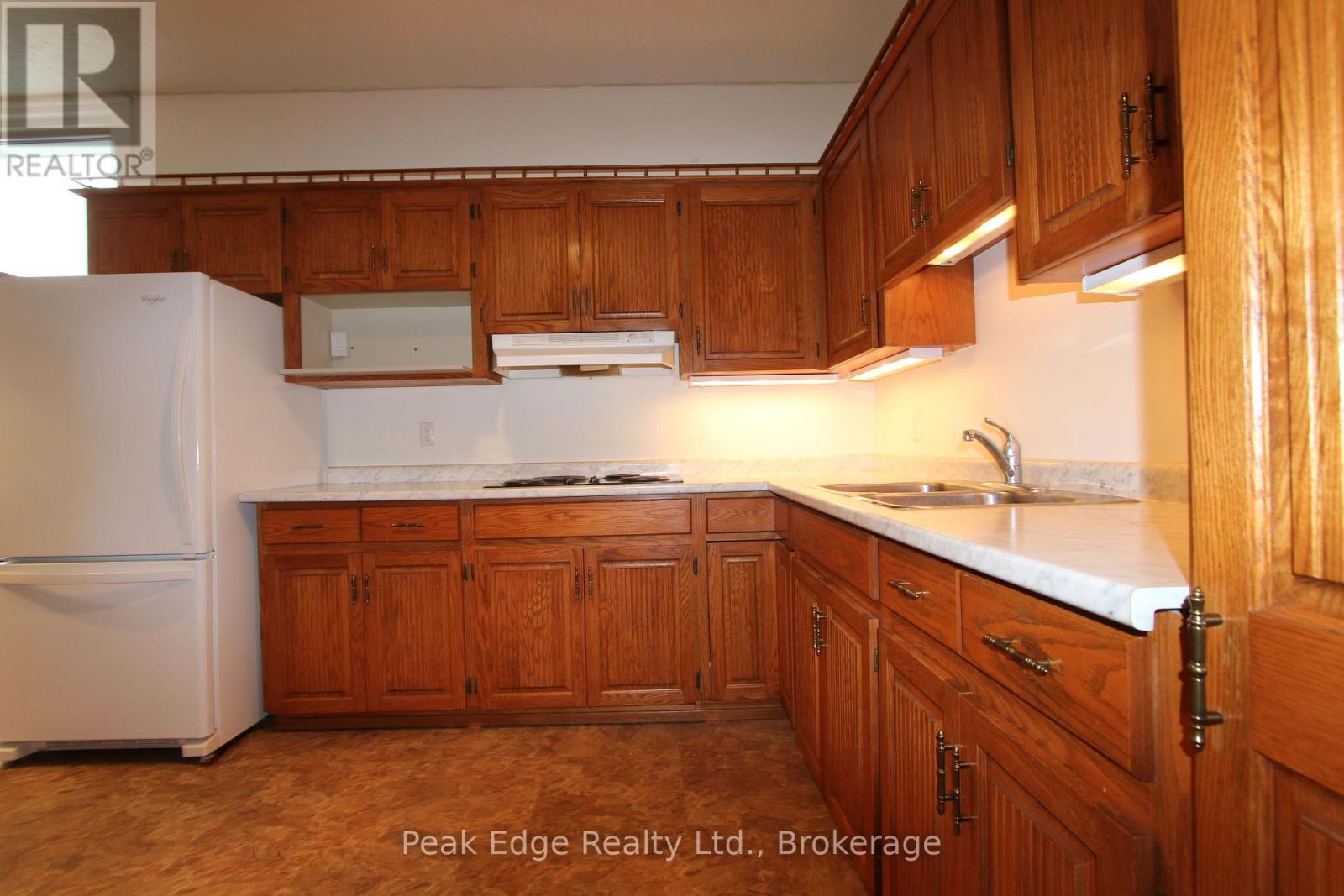 209 10th Street, Hanover, Ontario  N4N 1N8 - Photo 13 - X12328445
