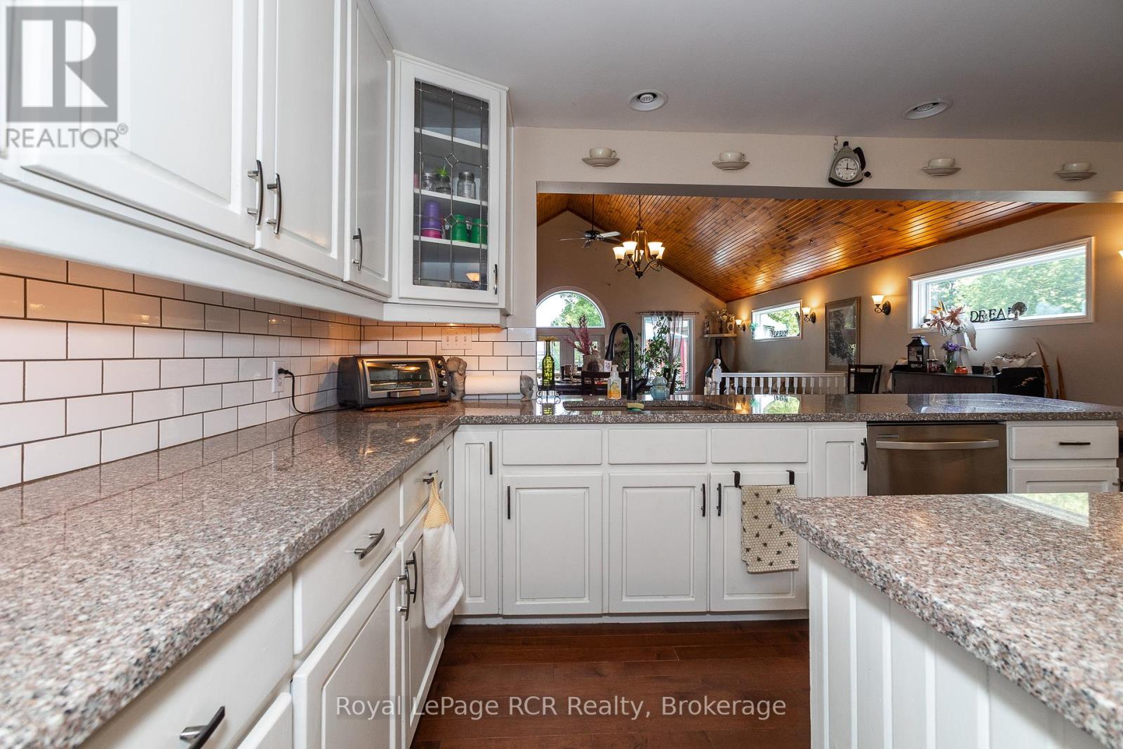 113 Glenwood Place, West Grey, Ontario  N0C 1H0 - Photo 15 - X12328636