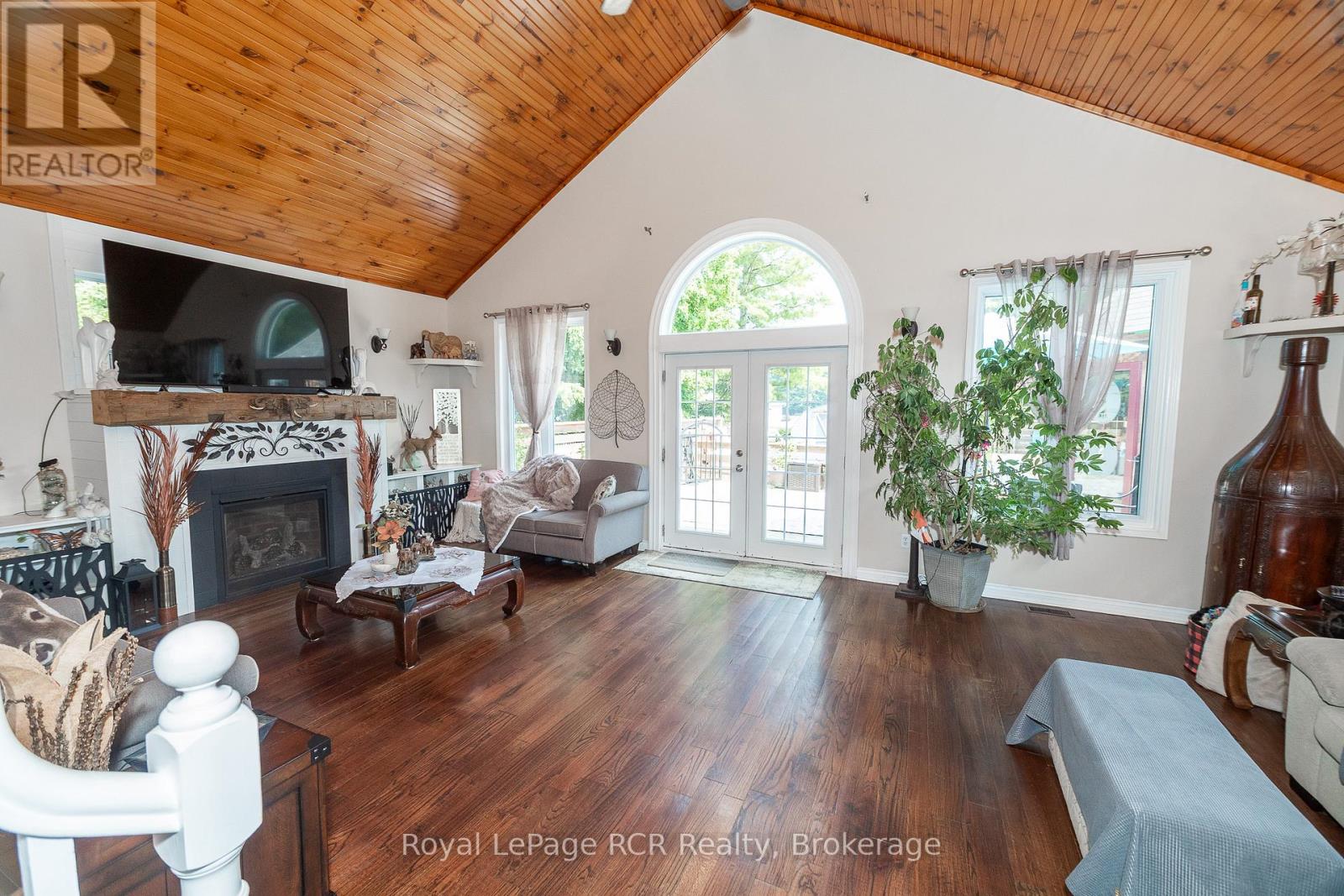 113 Glenwood Place, West Grey, Ontario  N0C 1H0 - Photo 9 - X12328636