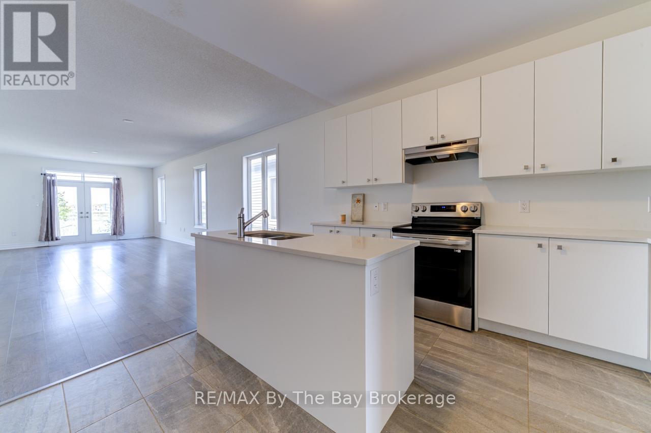 15 Union Boulevard, Wasaga Beach, Ontario  L9Z 0M6 - Photo 4 - S12328918